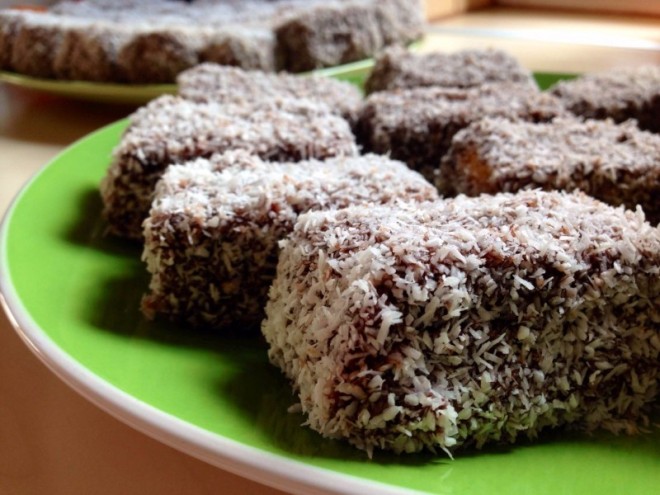 Így készítsd a puha kókuszkockát